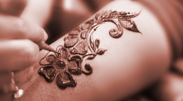 Dos and Don’ts Before & After a Henna Session